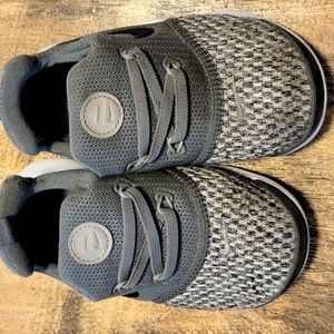 7c Nike boys toddler shoe
